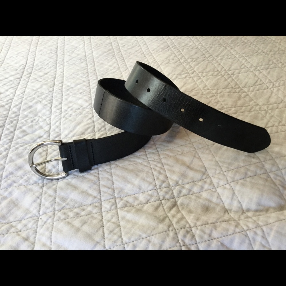 Gap black leather contour silver buckle belt small